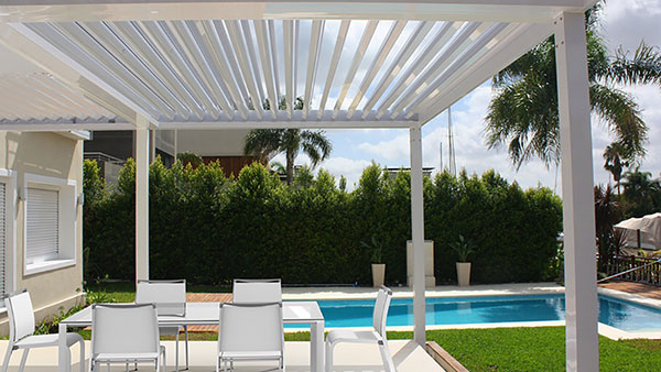 明陽遮陽戶外防水折疊式天棚簾應(yīng)用分享